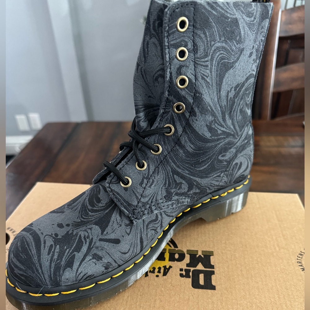 Dr Martens 1460 Pascal Marbeled Suede size 9